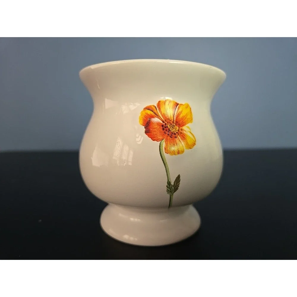 Vintage Bath and Body Works Spring‎ Floral Vase 3.5